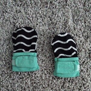 Lovevery Montessori Kids Striped Mittens - Black and Green
